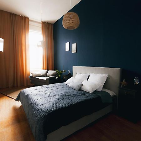 Central Blue Charm Arad Bagian luar foto