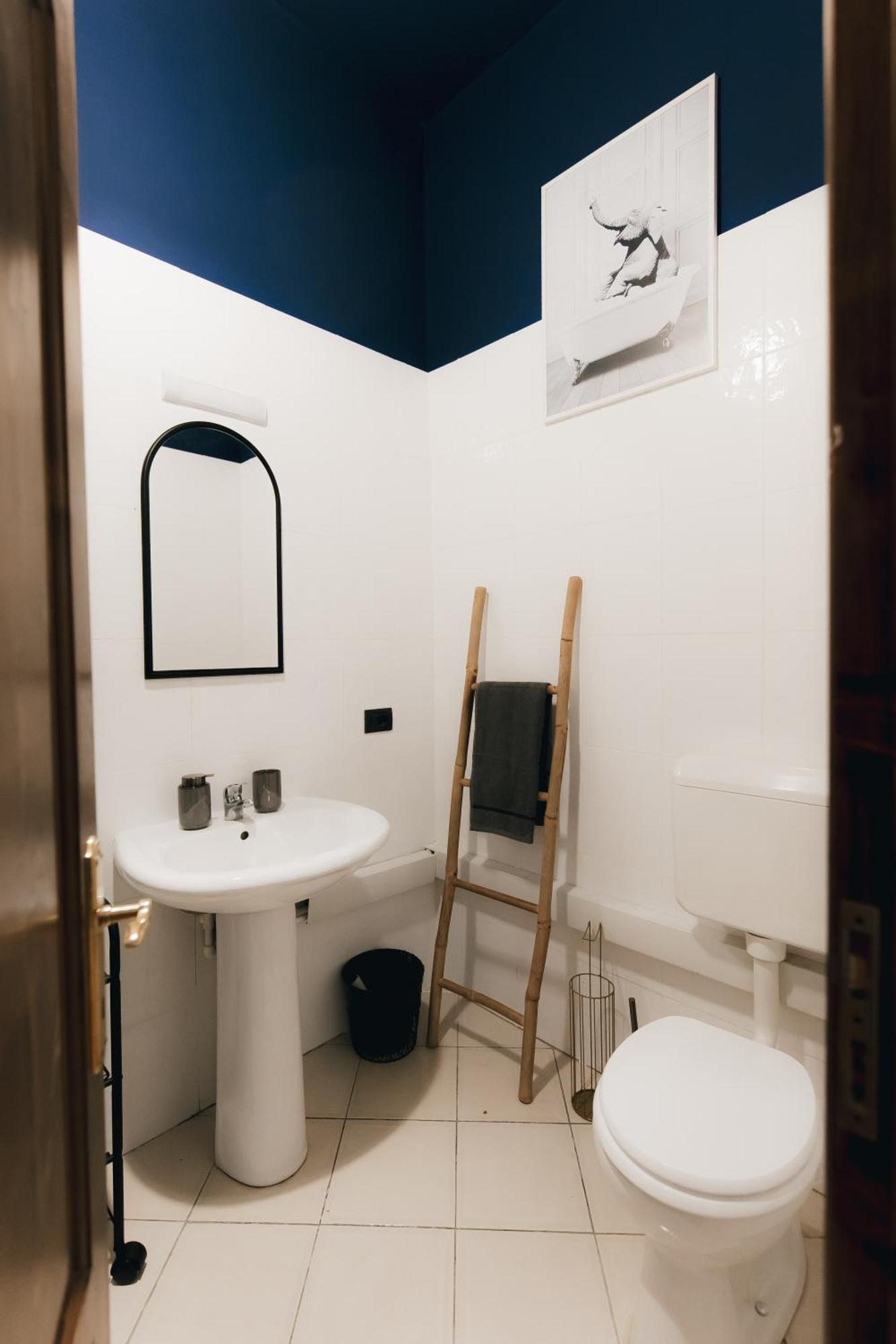 Central Blue Charm Arad Bagian luar foto