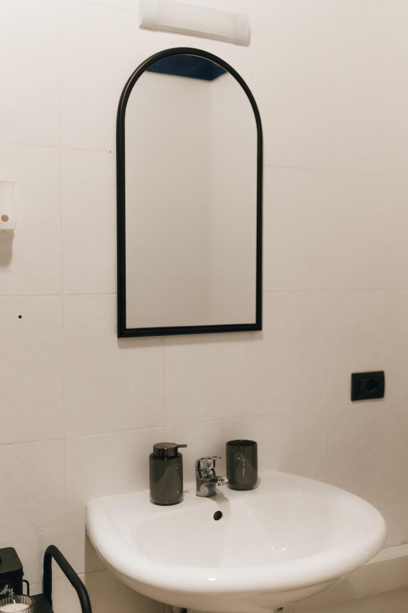 Central Blue Charm Arad Bagian luar foto
